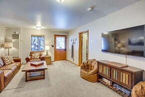 Cozy Ouray Apartment, Steps to Riverwalk Trail!