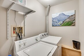 Cozy Ouray Apartment, Steps to Riverwalk Trail!