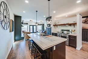 Stellar Craig Apartment - Walk to Restaurants!