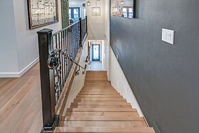 Stellar Craig Apartment - Walk to Restaurants!
