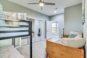Modern Farmhouse in Del Valle: Rural Setting!