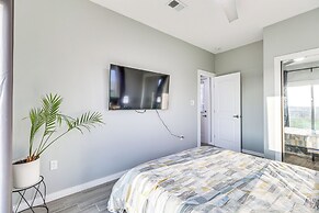 Modern Farmhouse in Del Valle: Rural Setting!