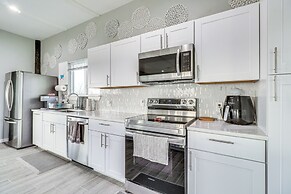 Modern Farmhouse in Del Valle: Rural Setting!