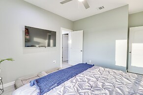 Modern Farmhouse in Del Valle: Rural Setting!