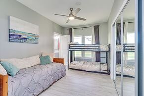 Modern Farmhouse in Del Valle: Rural Setting!