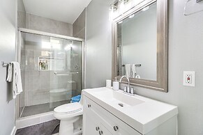 Modern Farmhouse in Del Valle: Rural Setting!