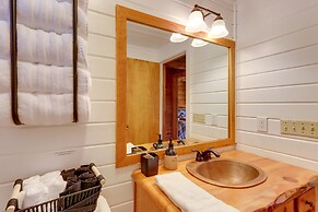 Blue Ridge Retreat w/ Hot Tub & Mountain Views!