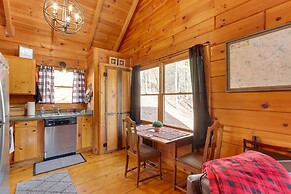 Blue Ridge Retreat w/ Hot Tub & Mountain Views!