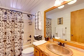 Blue Ridge Retreat w/ Hot Tub & Mountain Views!