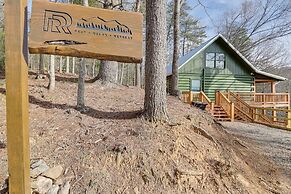 Blue Ridge Retreat w/ Hot Tub & Mountain Views!