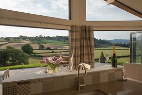 Beautiful Cottage in Idyllic Countryside Setting