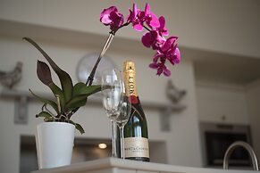 Beautiful Cottage in Idyllic Countryside Setting