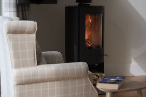 Beautiful Cottage in Idyllic Countryside Setting