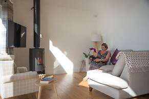 Beautiful Cottage in Idyllic Countryside Setting