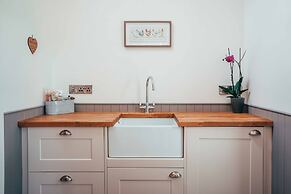 Beautiful Cottage in Idyllic Countryside Setting