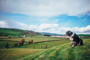 Beautiful Cottage in Idyllic Countryside Setting