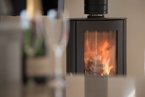 Beautiful Cottage in Idyllic Countryside Setting