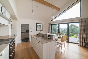 Beautiful Cottage in Idyllic Countryside Setting