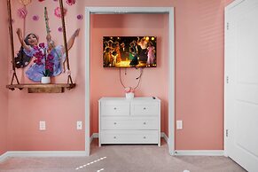 3725pcl-windsor Island Resort 5 Bedroom Townhouse by RedAwning