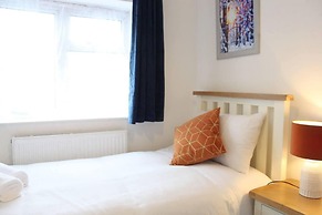 Stunning 3 Bedrooms Flat in Harlow