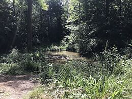 Private and Secluded Cabin in Rowfant