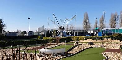 Charming 3-bed Holiday Home in Poole, Rockley Park