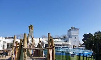 Charming 3-bed Holiday Home in Poole, Rockley Park