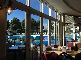 Charming 3-bed Holiday Home in Poole, Rockley Park