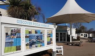 Charming 3-bed Holiday Home in Poole, Rockley Park