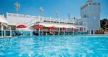 Charming 3-bed Holiday Home in Poole, Rockley Park