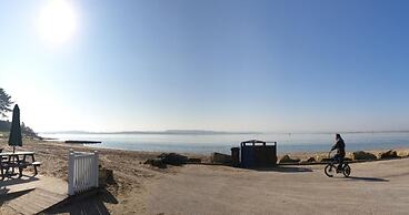 Charming 3-bed Holiday Home in Poole, Rockley Park