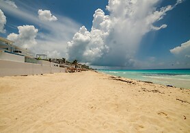 Private pool in beach front Villa