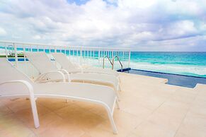 Private pool in beach front Villa