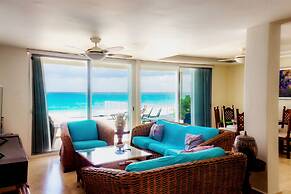 Private pool in beach front Villa