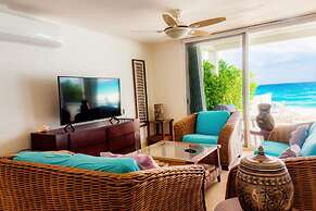 Private pool in beach front Villa