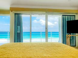 Private pool in beach front Villa