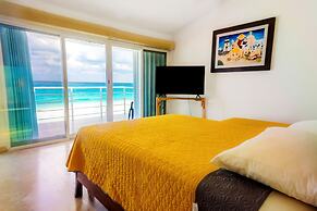 Private pool in beach front Villa