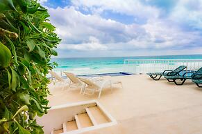 Private pool in beach front Villa
