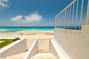 Private pool in beach front Villa
