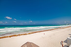 Private pool in beach front Villa