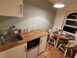 Lancaster 1 bed Cottage Apartment- M6 - Lancs Uni