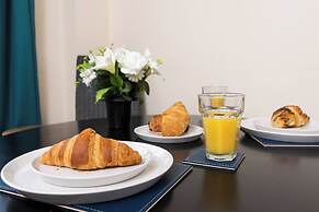 8 Guests - 4 Bedrooms - Parking - Garden