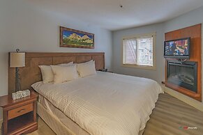 Solara Hotel room with Pool-Hot tub-Gym