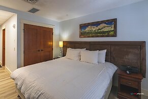 Solara Hotel room with Pool-Hot tub-Gym