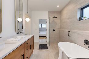 Casa Grada by Avantstay Loft-style Group Retreat