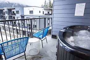 Tumbledown Condo By Revelstoke Vacations