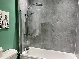 Beautiful 3-bed House in Preston