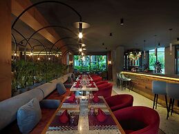 La Green Hotel & Residence