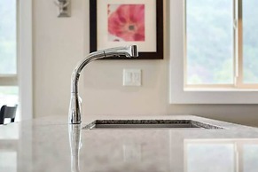 Scenic 3BR Penthouse Suite