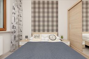 Lazurowa Warsaw & Parking by Renters